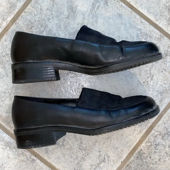🌹4/$20 Black loafers - Picture 4 of 8